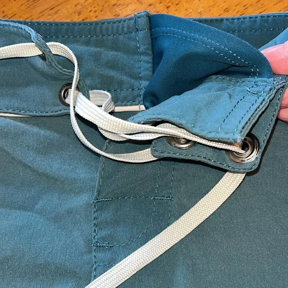 EXCELLENT CONDITION WOMEN’S SIZE 8 WATERGIRL BY PATAGONIA 5” BOARD SHORTS